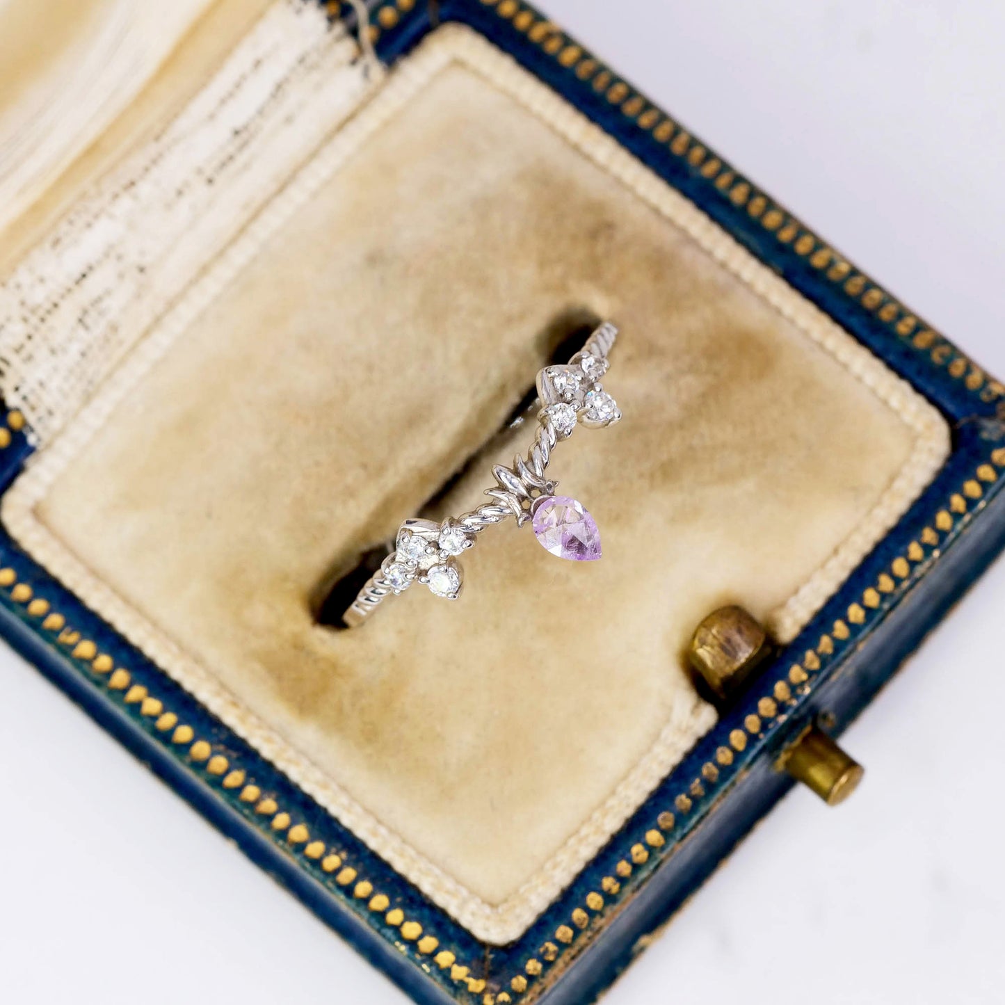 パープリッシュピンクダイヤモンド 0.076ct ペアシェイプカット 3.8mm×2.6mm×0.9mm ソーティング付き【MJ3035】