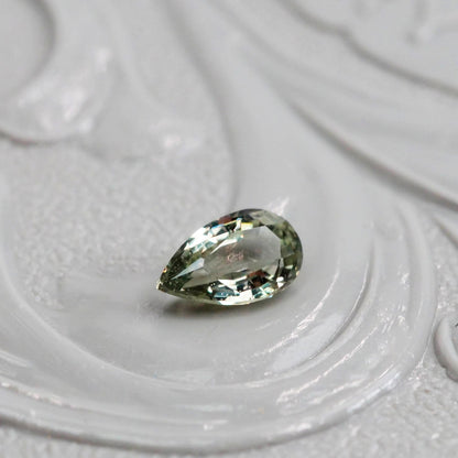 非加熱サファイア 0.25ct ペアシェイプカット 4.9mm×2.9mm×1.8mm【MJ2554-1】