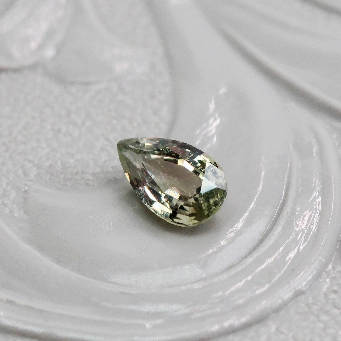 非加熱サファイア 0.25ct ペアシェイプカット 4.9mm×2.9mm×1.8mm【MJ2554-1】