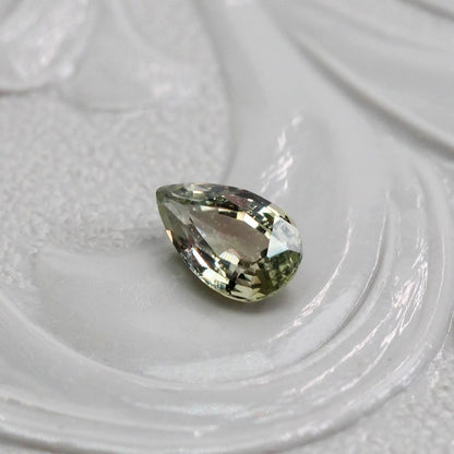 非加熱サファイア 0.25ct ペアシェイプカット 4.9mm×2.9mm×1.8mm【MJ2554-1】
