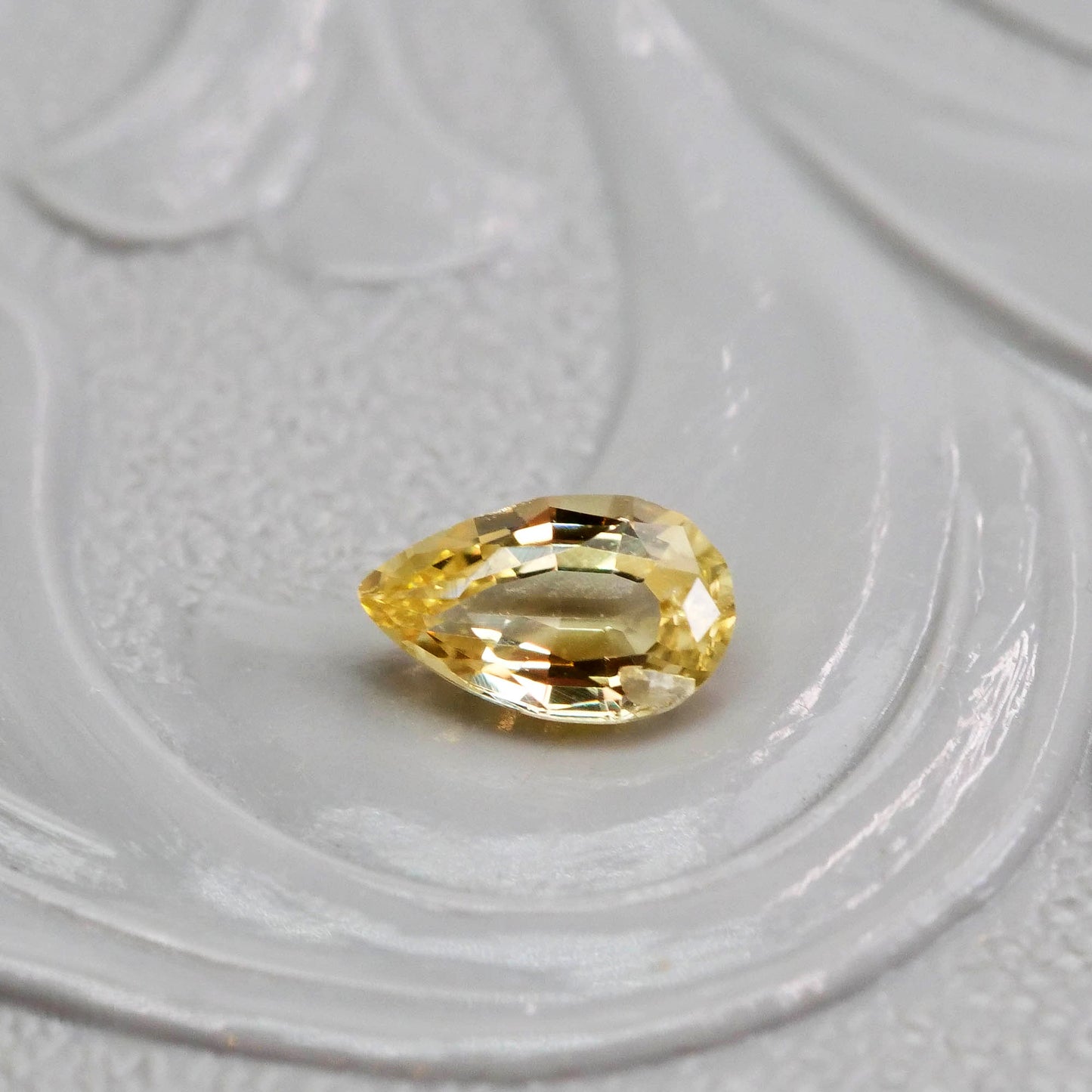 非加熱サファイア 0.24ct ペアシェイプカット 4.9mm×3.0mm×1.9mm【MJ2554-2】
