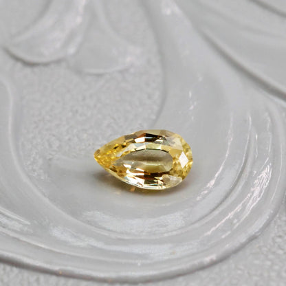 非加熱サファイア 0.24ct ペアシェイプカット 4.9mm×3.0mm×1.9mm【MJ2554-2】