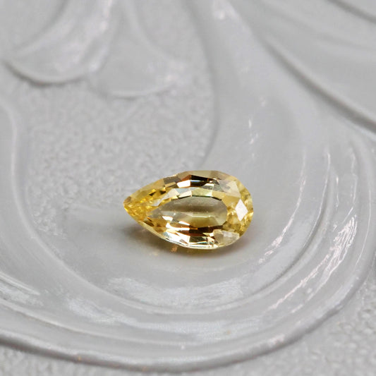 非加熱サファイア 0.24ct ペアシェイプカット 4.9mm×3.0mm×1.9mm【MJ2554-2】