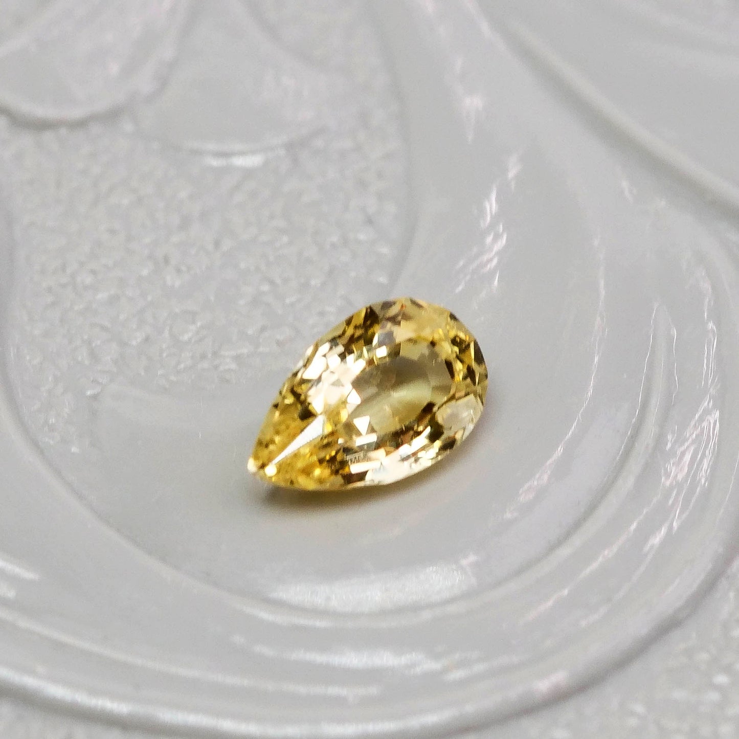 非加熱サファイア 0.24ct ペアシェイプカット 4.9mm×3.0mm×1.9mm【MJ2554-2】