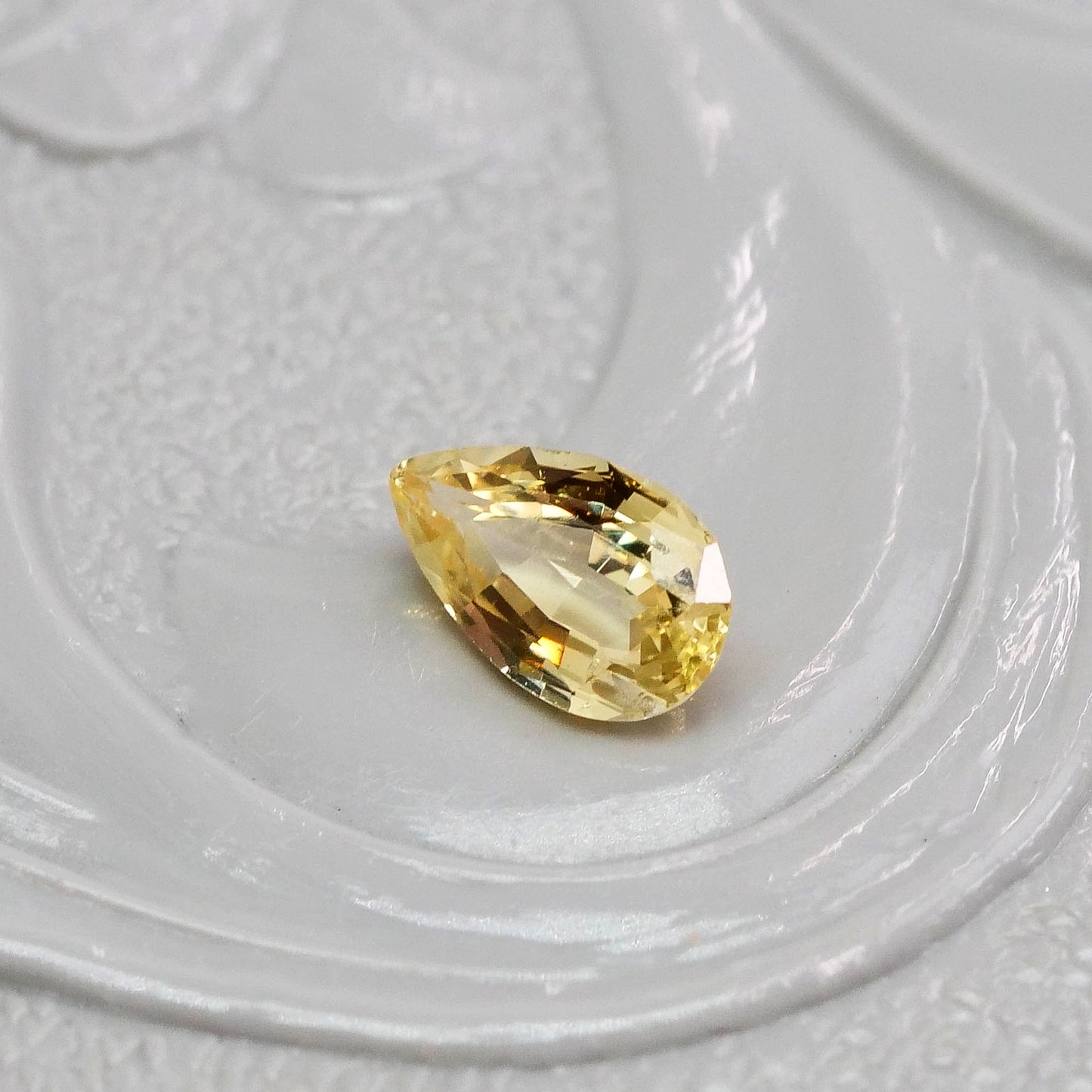 非加熱サファイア 0.24ct ペアシェイプカット 4.9mm×3.0mm×1.9mm【MJ2554-2】