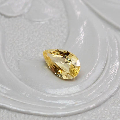非加熱サファイア 0.24ct ペアシェイプカット 4.9mm×3.0mm×1.9mm【MJ2554-2】