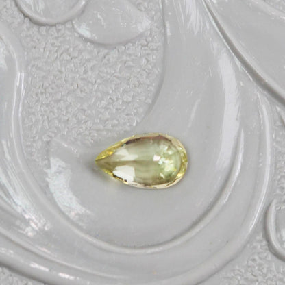 非加熱サファイア 0.22ct ペアシェイプカット 4.9mm×2.9mm×1.9mm【MJ2554-6】