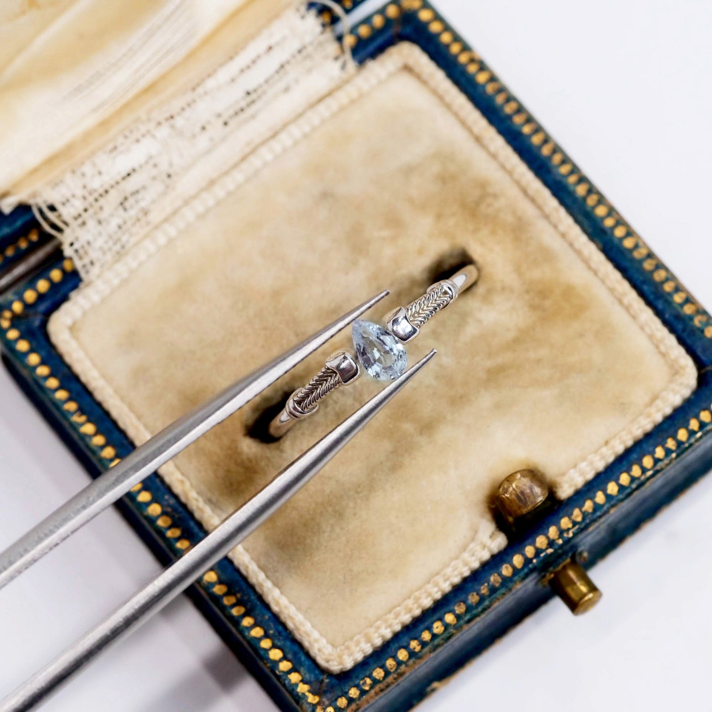 非加熱サファイア 0.25ct ペアシェイプカット 4.9mm×3.0mm×1.8mm【MJ2554-3】
