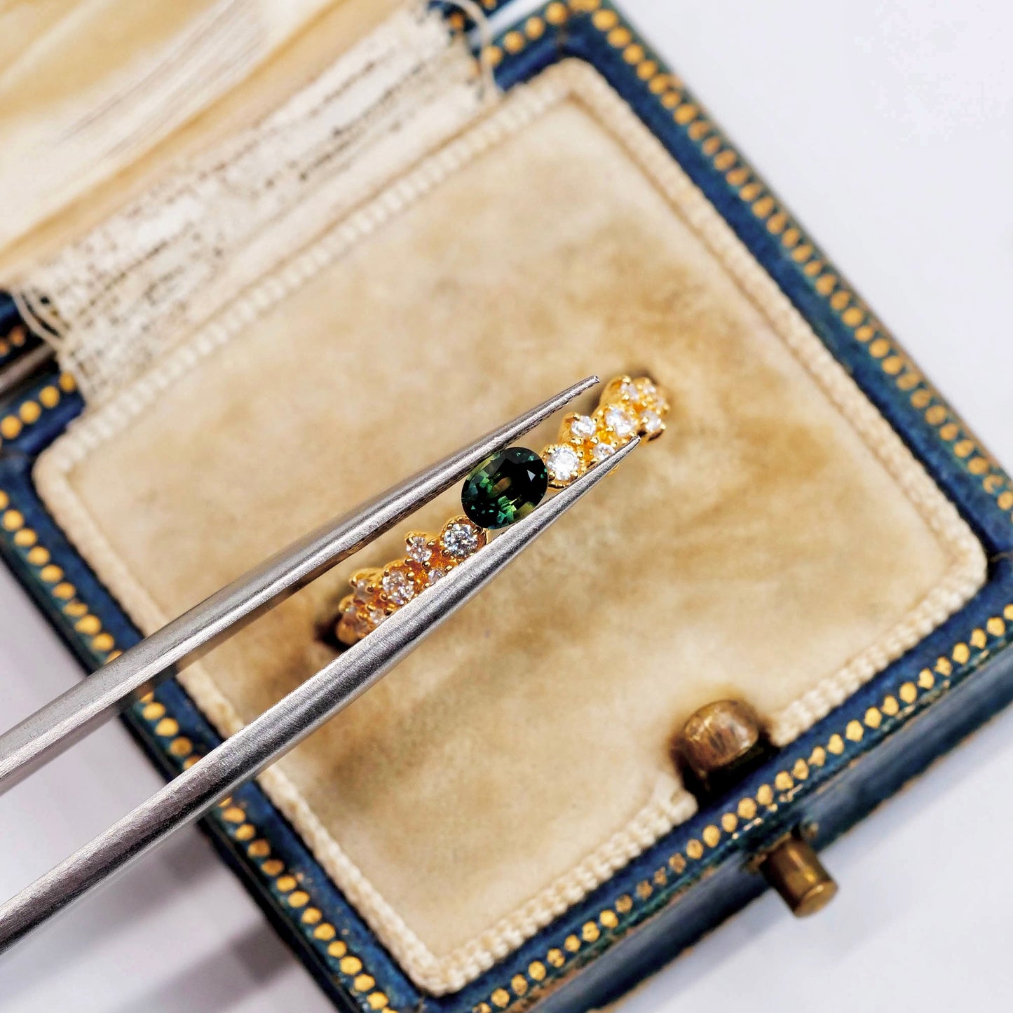 バイカラーサファイア 0.32ct オーバルカット 4.3mm×3.2mm×2.6mm【MJ3109】