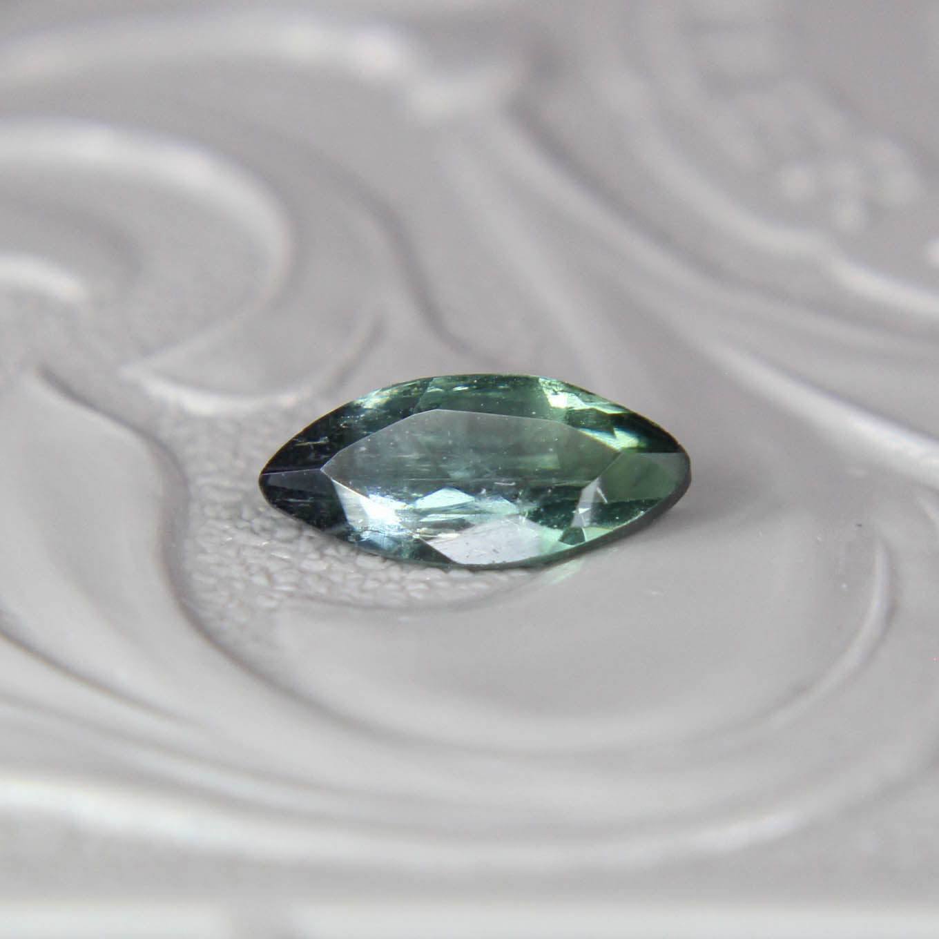 バイカラートルマリン 0.34ct マーキスカット 7.3mm×3.3mm×2.0mm【MJ3087】