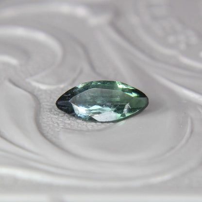 バイカラートルマリン 0.34ct マーキスカット 7.3mm×3.3mm×2.0mm【MJ3087】