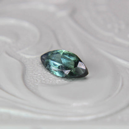 バイカラートルマリン 0.34ct マーキスカット 7.3mm×3.3mm×2.0mm【MJ3087】