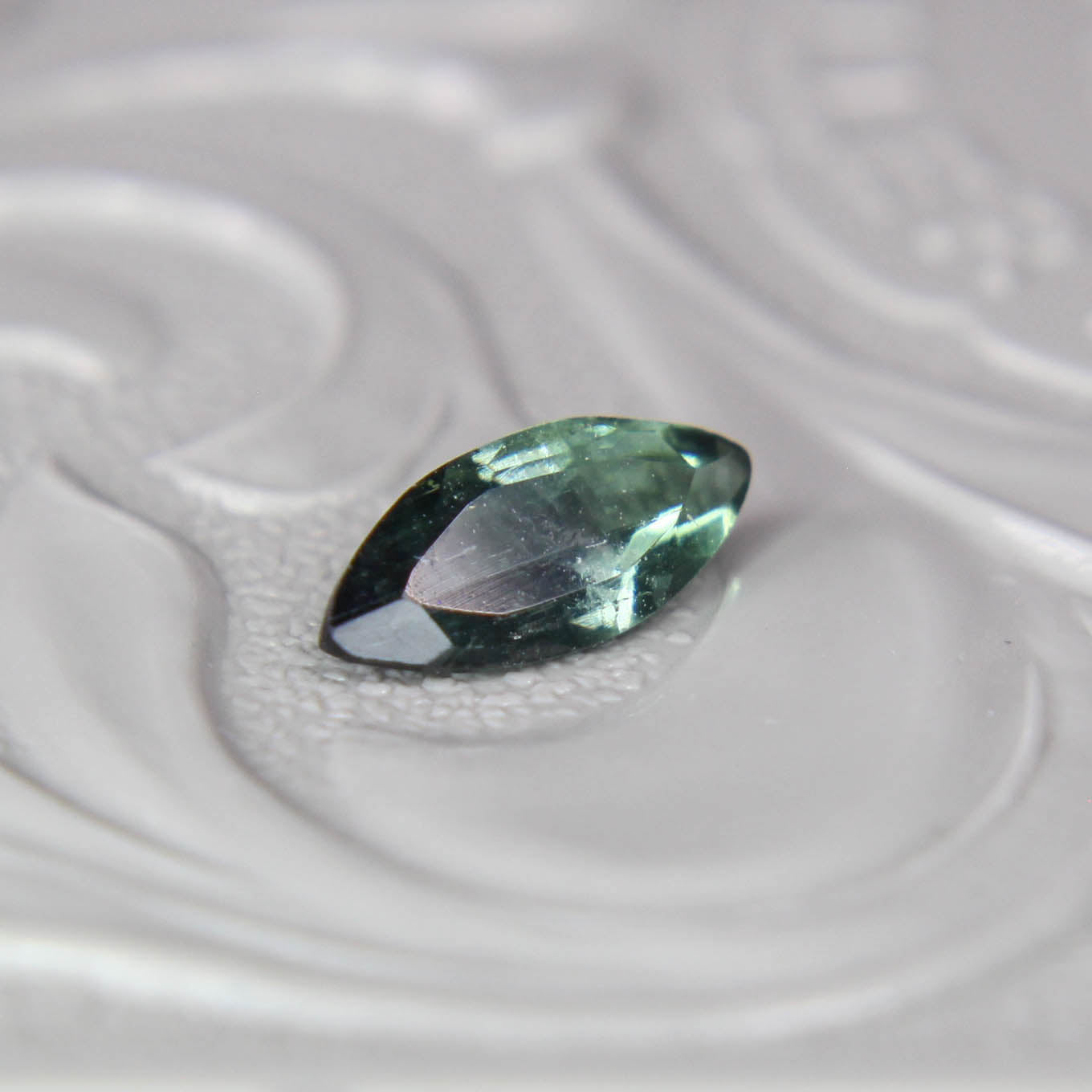バイカラートルマリン 0.34ct マーキスカット 7.3mm×3.3mm×2.0mm【MJ3087】