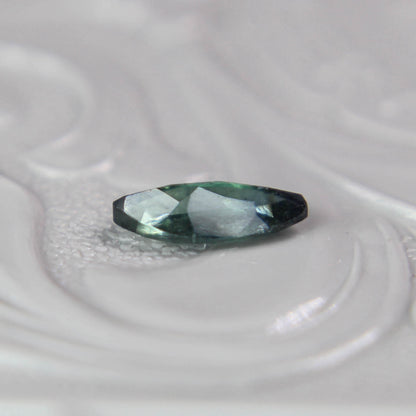 バイカラートルマリン 0.34ct マーキスカット 7.3mm×3.3mm×2.0mm【MJ3087】