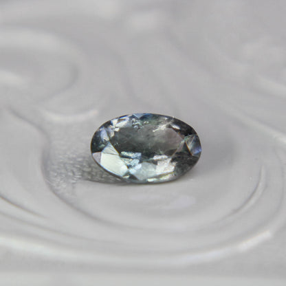 バイカラートルマリン 0.42ct オーバルカット 5.9mm×4.0mm×2.6mm【MJ3089】