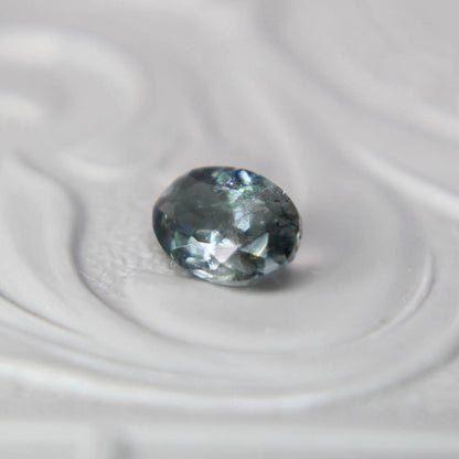 バイカラートルマリン 0.42ct オーバルカット 5.9mm×4.0mm×2.6mm【MJ3089】