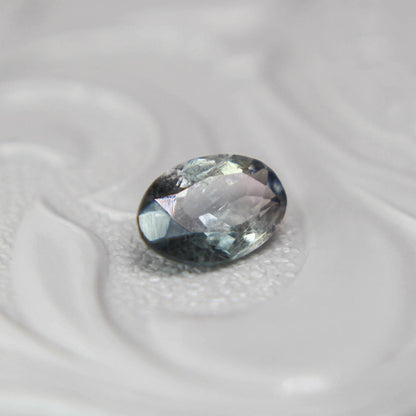 バイカラートルマリン 0.42ct オーバルカット 5.9mm×4.0mm×2.6mm【MJ3089】