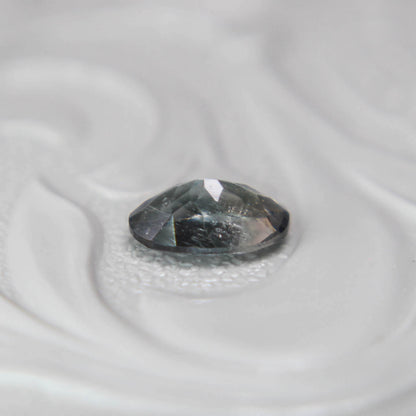 バイカラートルマリン 0.42ct オーバルカット 5.9mm×4.0mm×2.6mm【MJ3089】