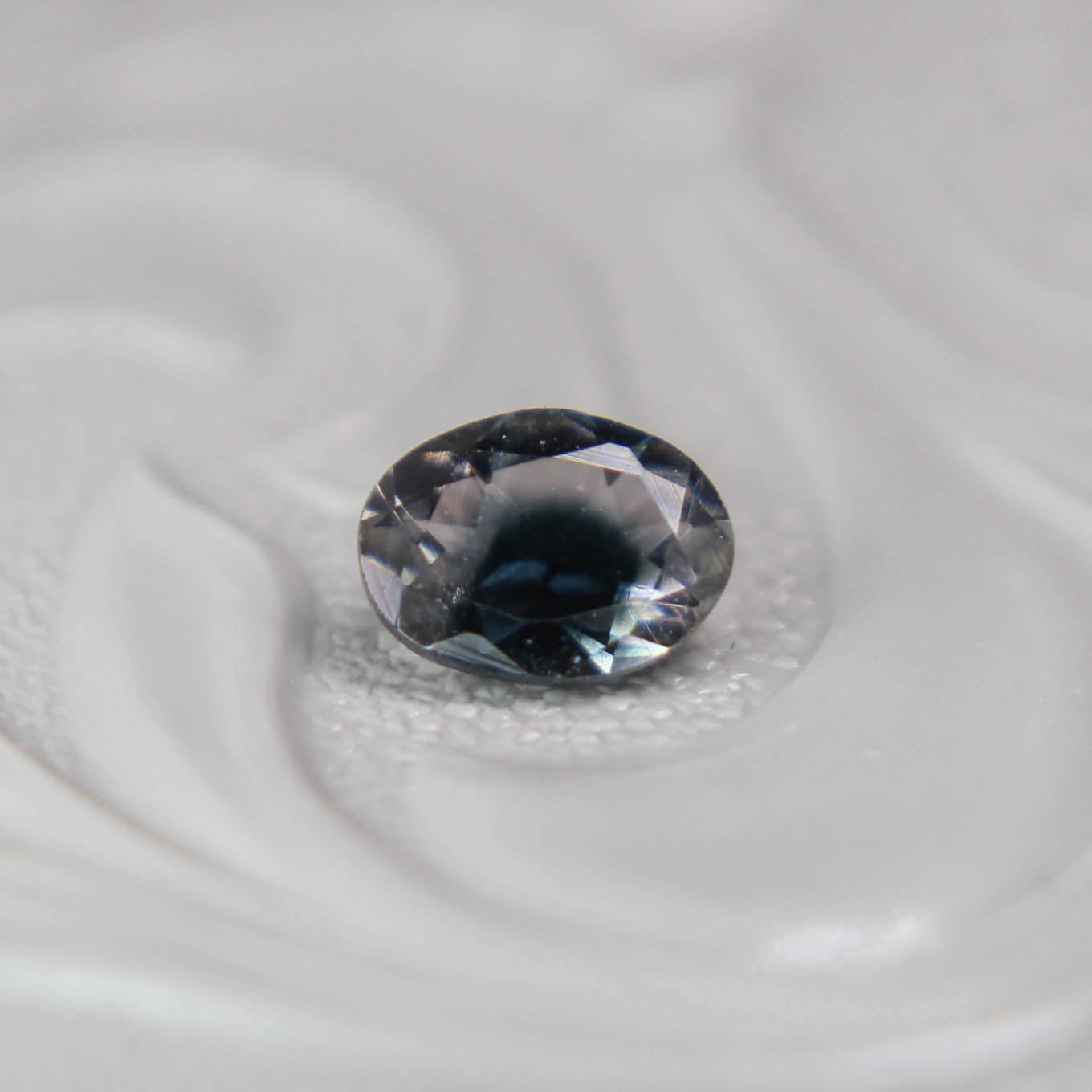 バイカラートルマリン 0.36ct オーバルカット 5.2mm×3.9mm×2.5mm【MJ3090】