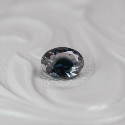バイカラートルマリン 0.36ct オーバルカット 5.2mm×3.9mm×2.5mm【MJ3090】
