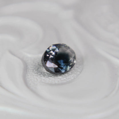 バイカラートルマリン 0.36ct オーバルカット 5.2mm×3.9mm×2.5mm【MJ3090】
