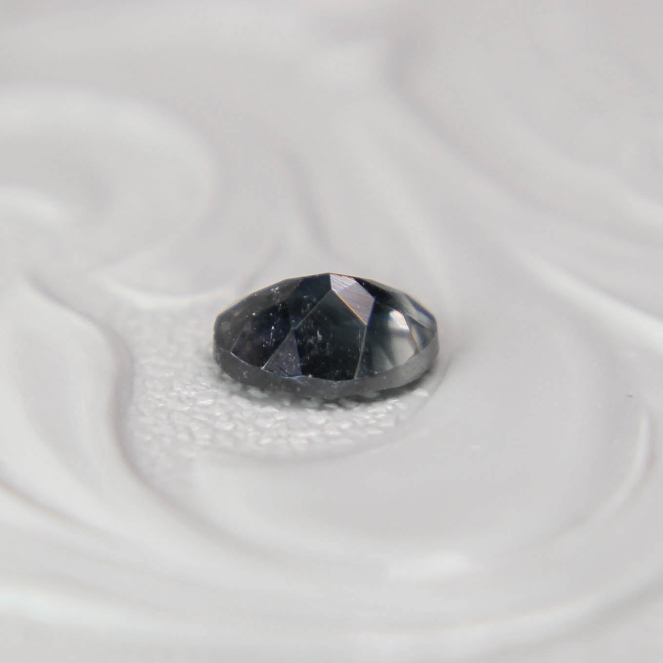 バイカラートルマリン 0.36ct オーバルカット 5.2mm×3.9mm×2.5mm【MJ3090】
