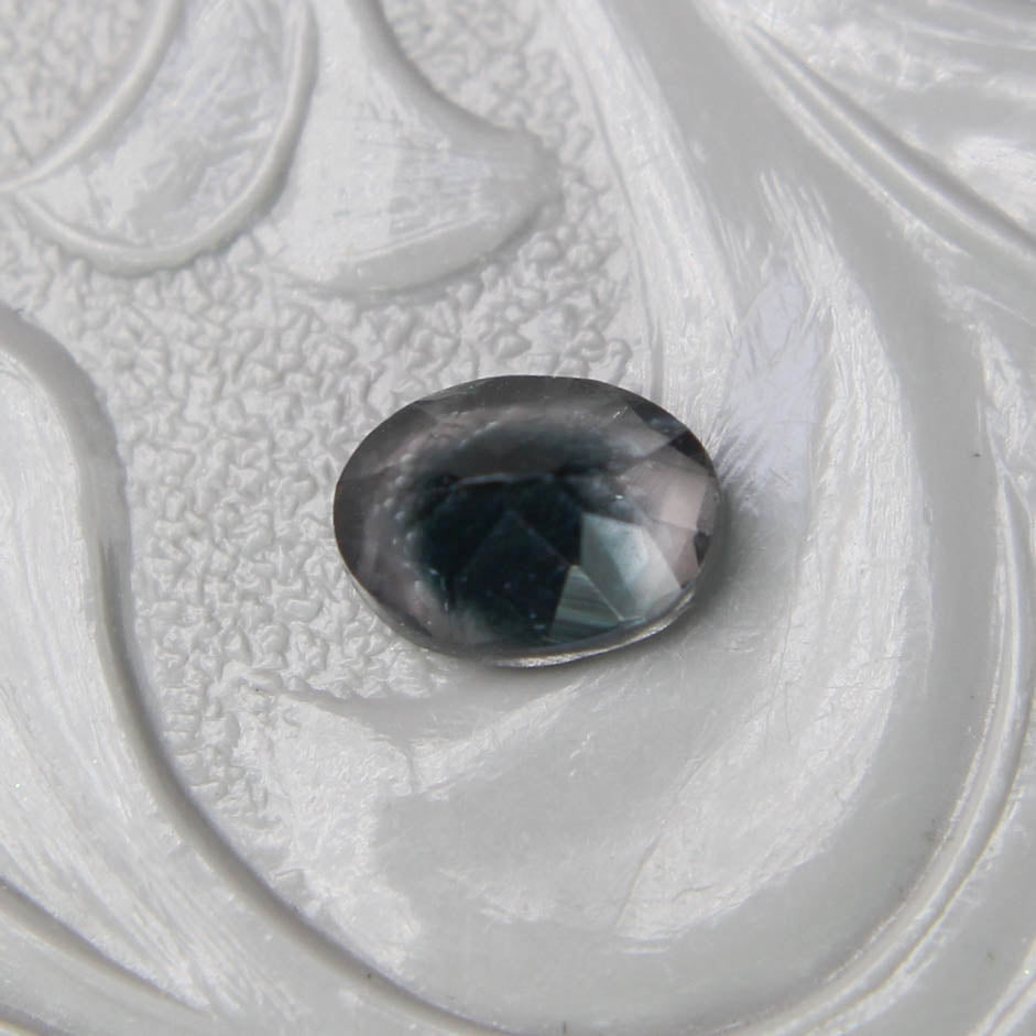 バイカラートルマリン 0.36ct オーバルカット 5.2mm×3.9mm×2.5mm【MJ3090】