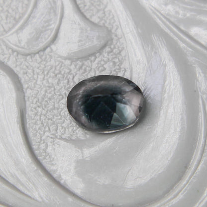バイカラートルマリン 0.36ct オーバルカット 5.2mm×3.9mm×2.5mm【MJ3090】