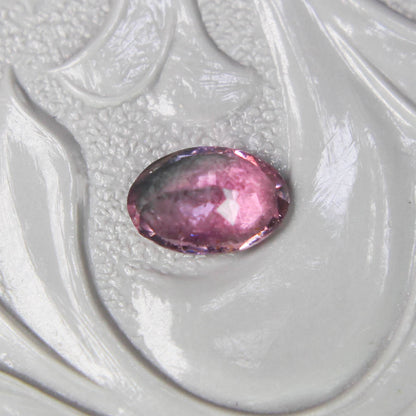 バイカラートルマリン 0.36ct オーバルカット 5.7mm×3.9mm×2.5mm【MJ3091】