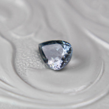 バイカラートルマリン 0.33ct ペアシェイプカット 5.7mm×4.0mm×2.2mm【MJ3092】