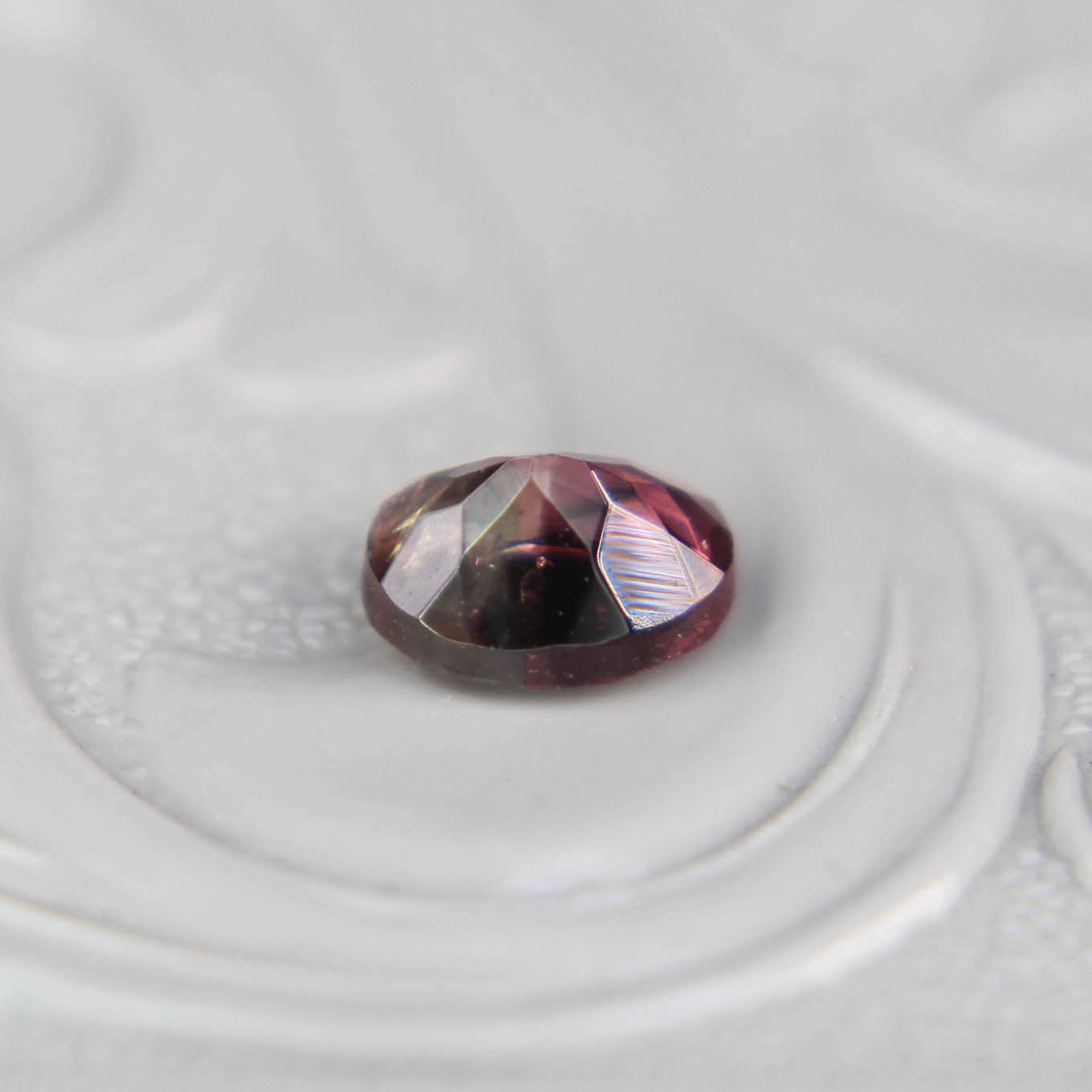 バイカラートルマリン 0.37ct オーバルカット 4.9mm×3.6mm×2.6mm【MJ3096】