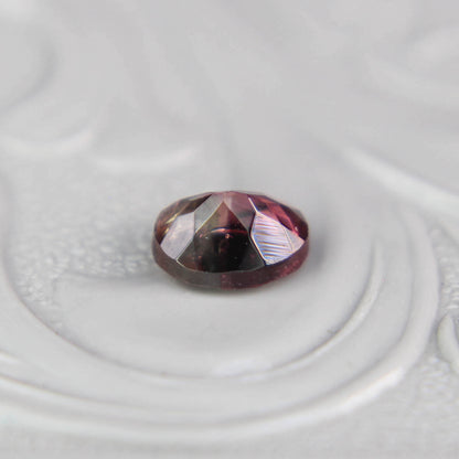 バイカラートルマリン 0.37ct オーバルカット 4.9mm×3.6mm×2.6mm【MJ3096】