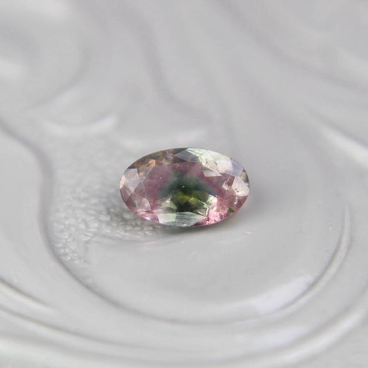 バイカラートルマリン 0.25ct オーバルカット 5.0mm×3.1mm×2.1mm【MJ3099】