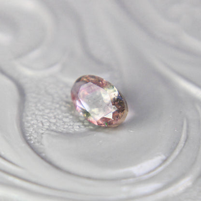 バイカラートルマリン 0.25ct オーバルカット 5.0mm×3.1mm×2.1mm【MJ3099】