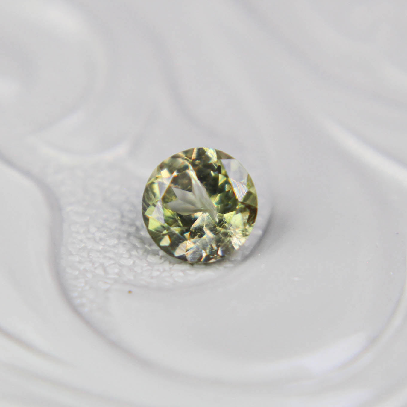 バイカラートルマリン 0.22ct ラウンドカット 3.9mm×3.9mm×2.4mm【MJ3100】