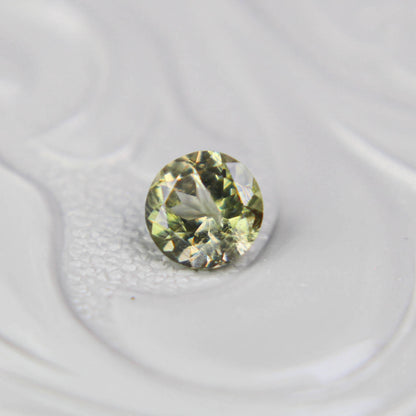 バイカラートルマリン 0.22ct ラウンドカット 3.9mm×3.9mm×2.4mm【MJ3100】