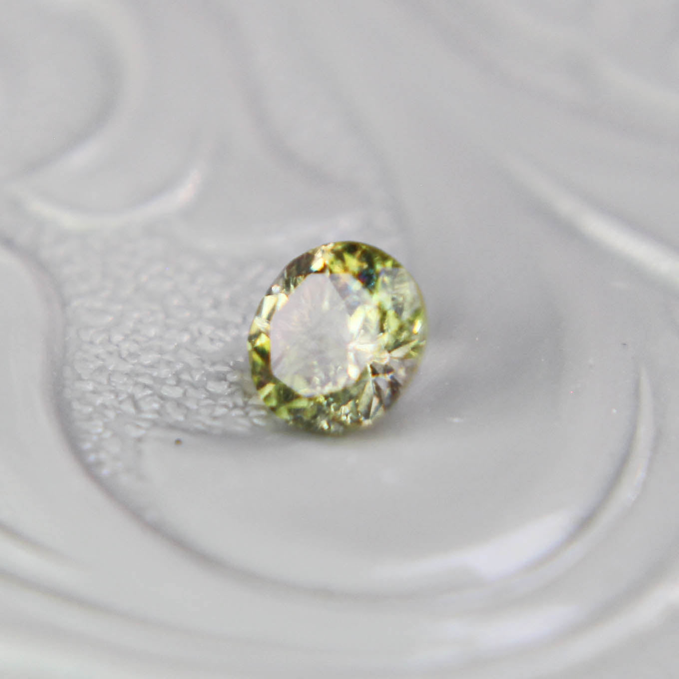バイカラートルマリン 0.22ct ラウンドカット 3.9mm×3.9mm×2.4mm【MJ3100】