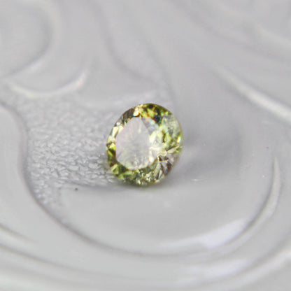 バイカラートルマリン 0.22ct ラウンドカット 3.9mm×3.9mm×2.4mm【MJ3100】