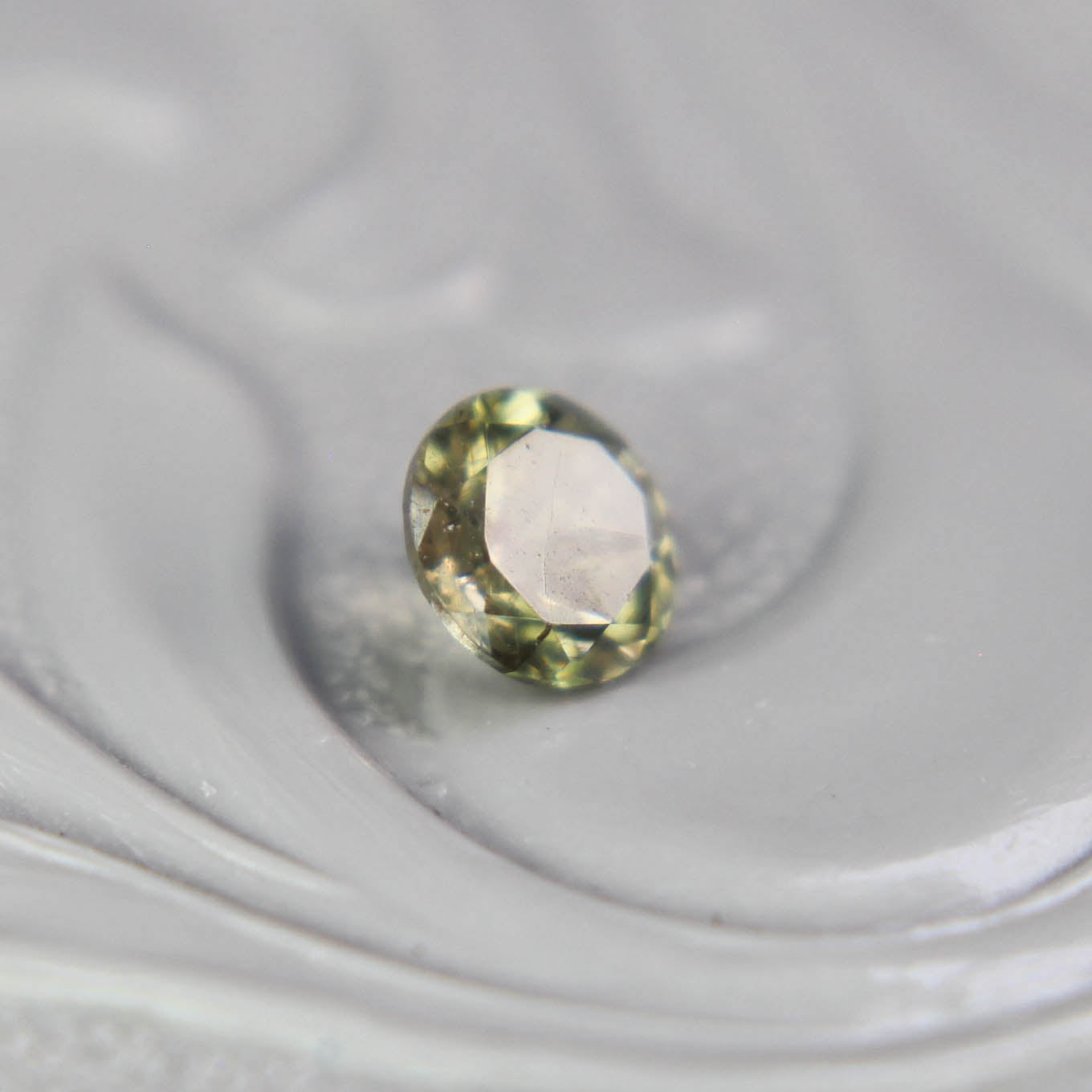 バイカラートルマリン 0.22ct ラウンドカット 3.9mm×3.9mm×2.4mm【MJ3100】