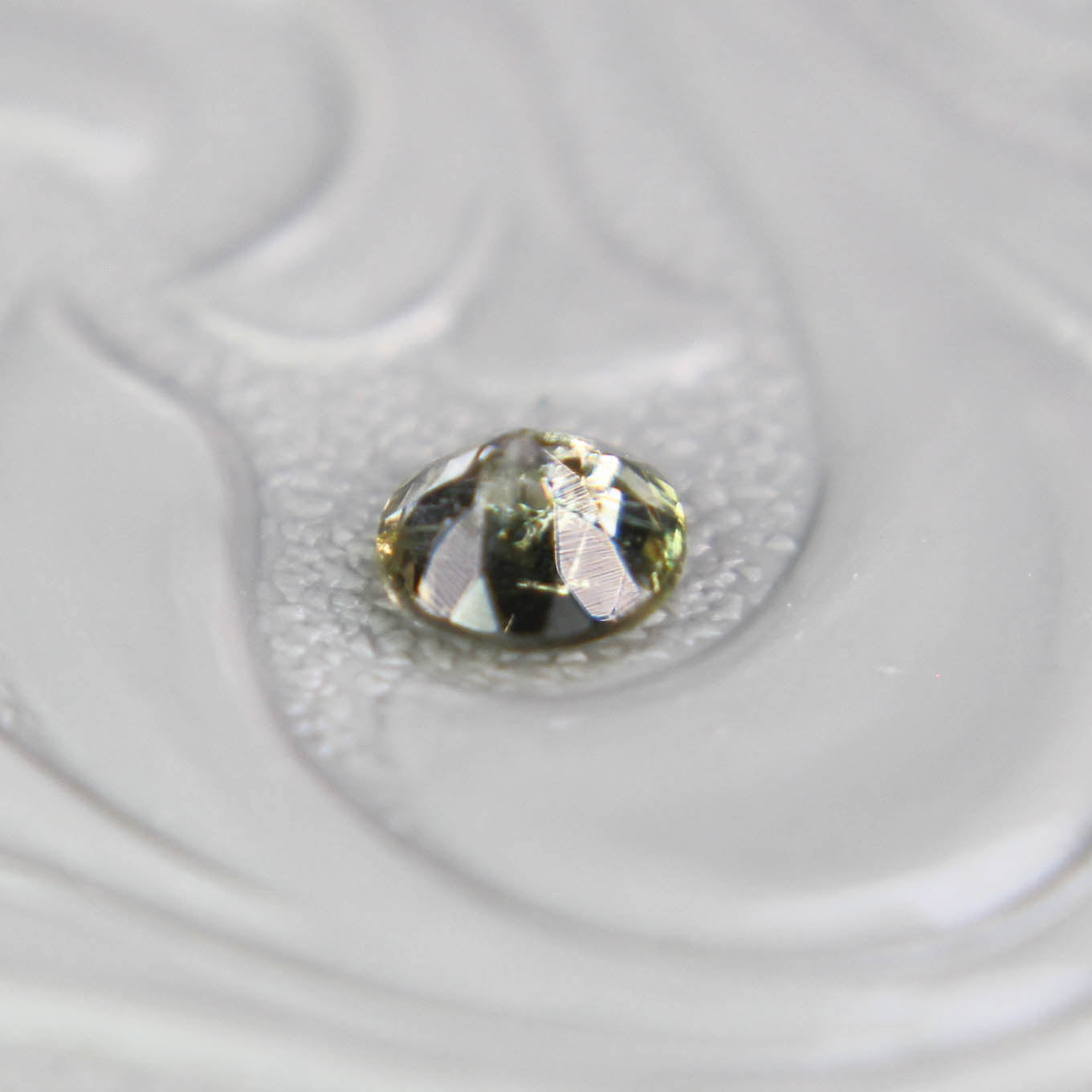 バイカラートルマリン 0.22ct ラウンドカット 3.9mm×3.9mm×2.4mm【MJ3100】