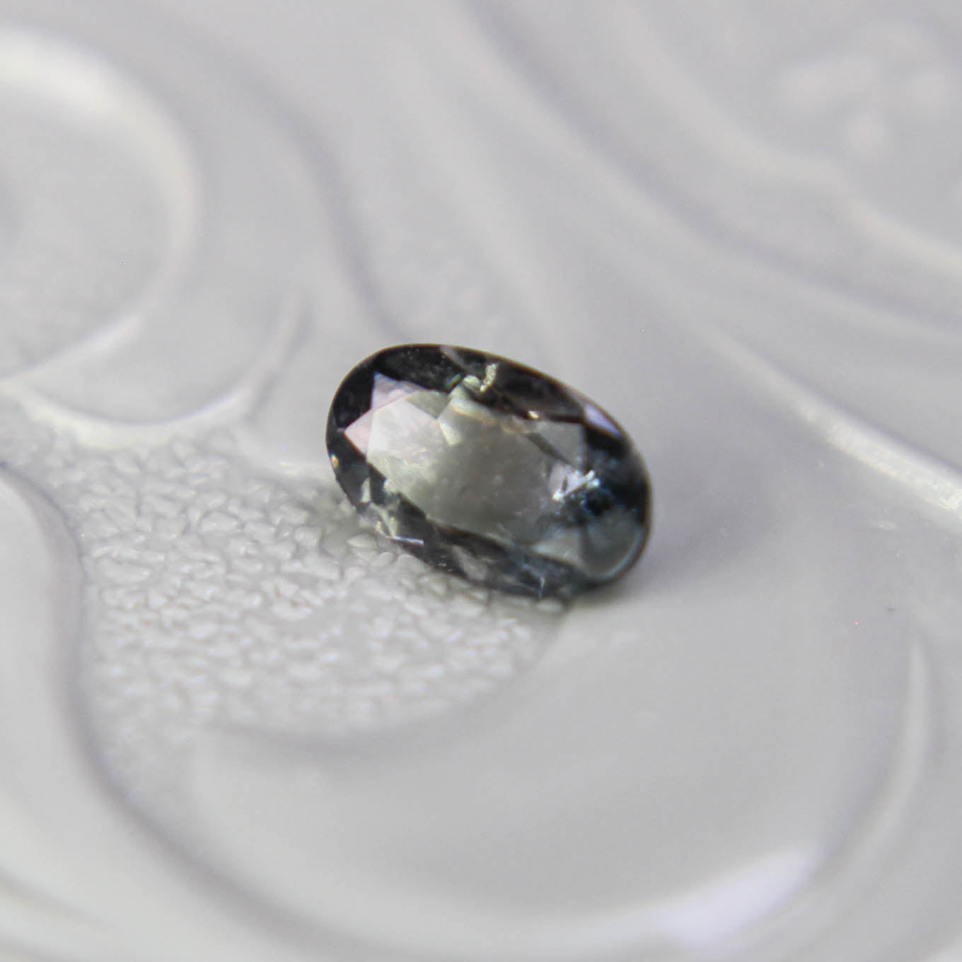 バイカラートルマリン 0.25ct オーバルカット 5.1mm×3.1mm×2.0mm【MJ3101】