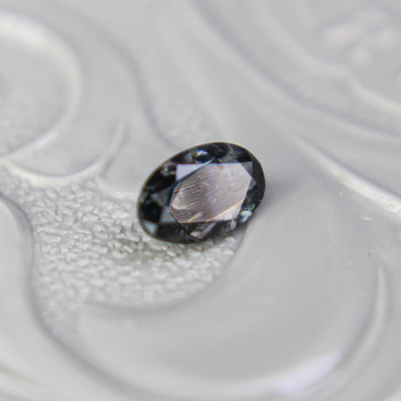 バイカラートルマリン 0.25ct オーバルカット 5.1mm×3.1mm×2.0mm【MJ3101】