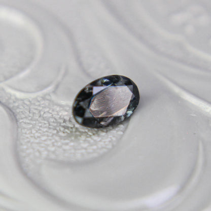 バイカラートルマリン 0.25ct オーバルカット 5.1mm×3.1mm×2.0mm【MJ3101】