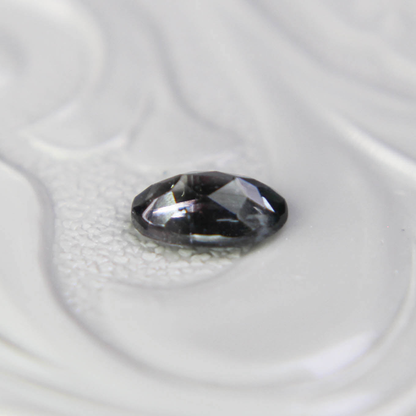 バイカラートルマリン 0.25ct オーバルカット 5.1mm×3.1mm×2.0mm【MJ3101】