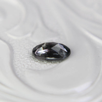 バイカラートルマリン 0.25ct オーバルカット 5.1mm×3.1mm×2.0mm【MJ3101】