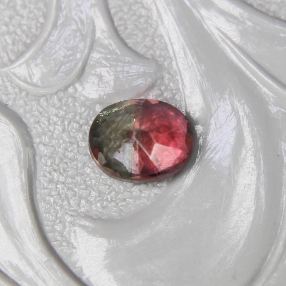 バイカラートルマリン 0.37ct オーバルカット 4.9mm×3.6mm×2.6mm【MJ3096】