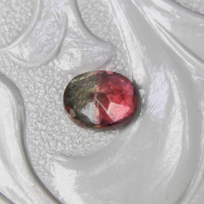 バイカラートルマリン 0.37ct オーバルカット 4.9mm×3.6mm×2.6mm【MJ3096】