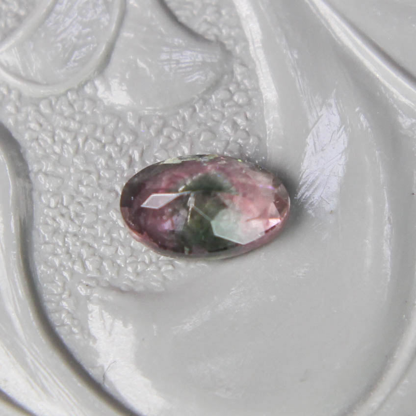バイカラートルマリン 0.25ct オーバルカット 5.0mm×3.1mm×2.1mm【MJ3099】