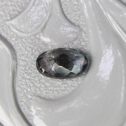 バイカラートルマリン 0.25ct オーバルカット 5.1mm×3.1mm×2.0mm【MJ3101】