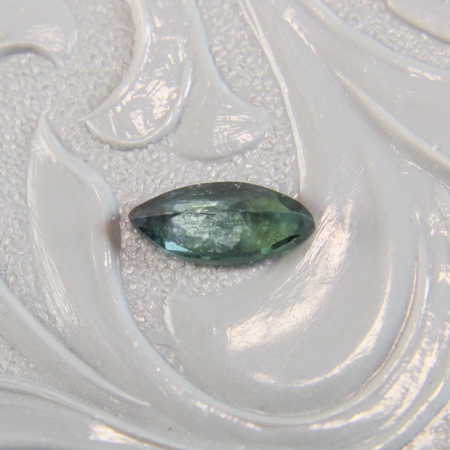 バイカラートルマリン 0.34ct マーキスカット 7.3mm×3.3mm×2.0mm【MJ3087】